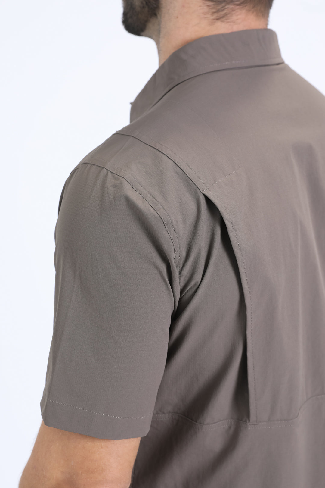 Mens Performance Classic Fit Short Sleeve Dk. Brown Shirt