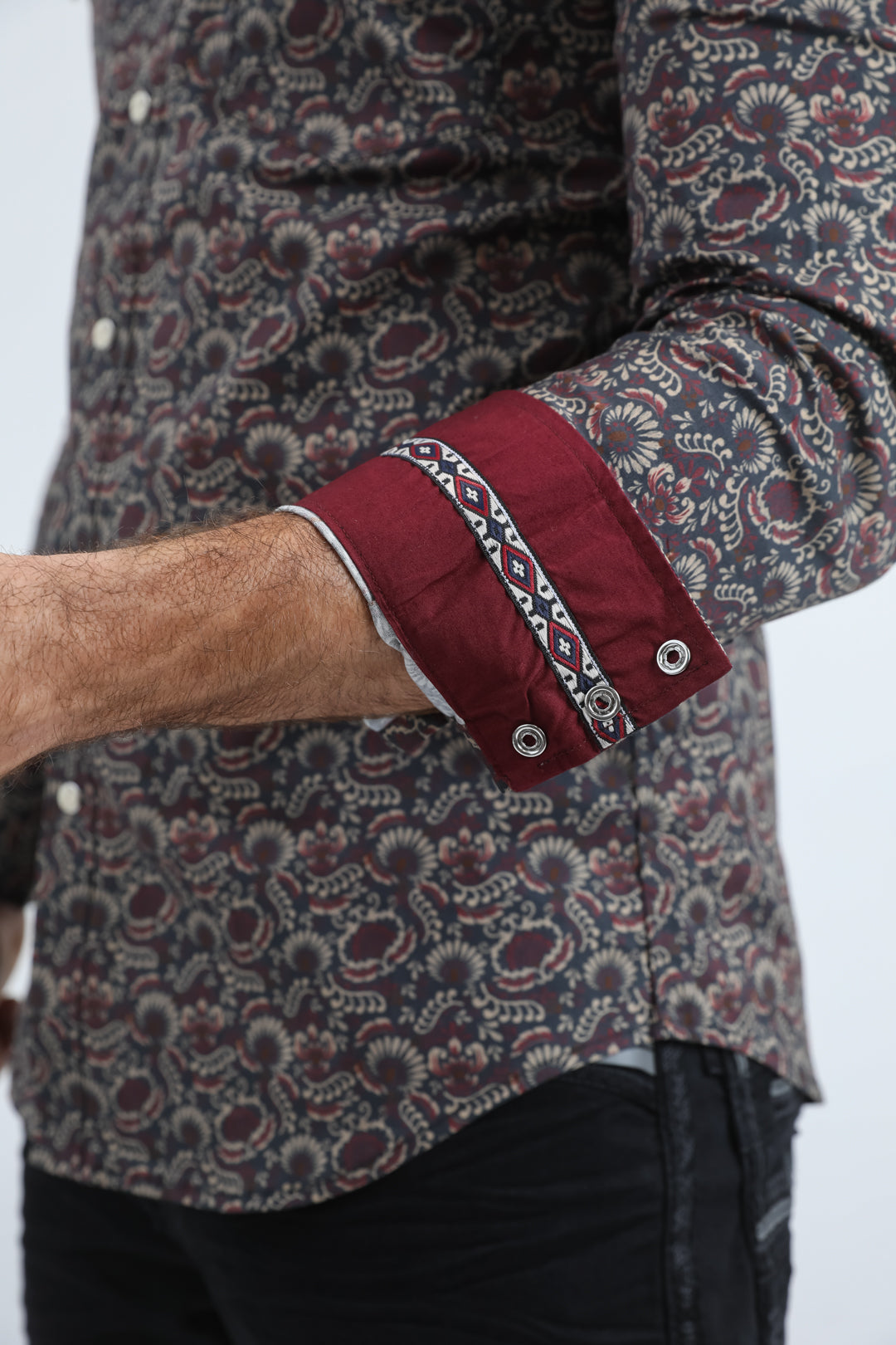 black leaf diamond botanical western shirt men platini detail-2