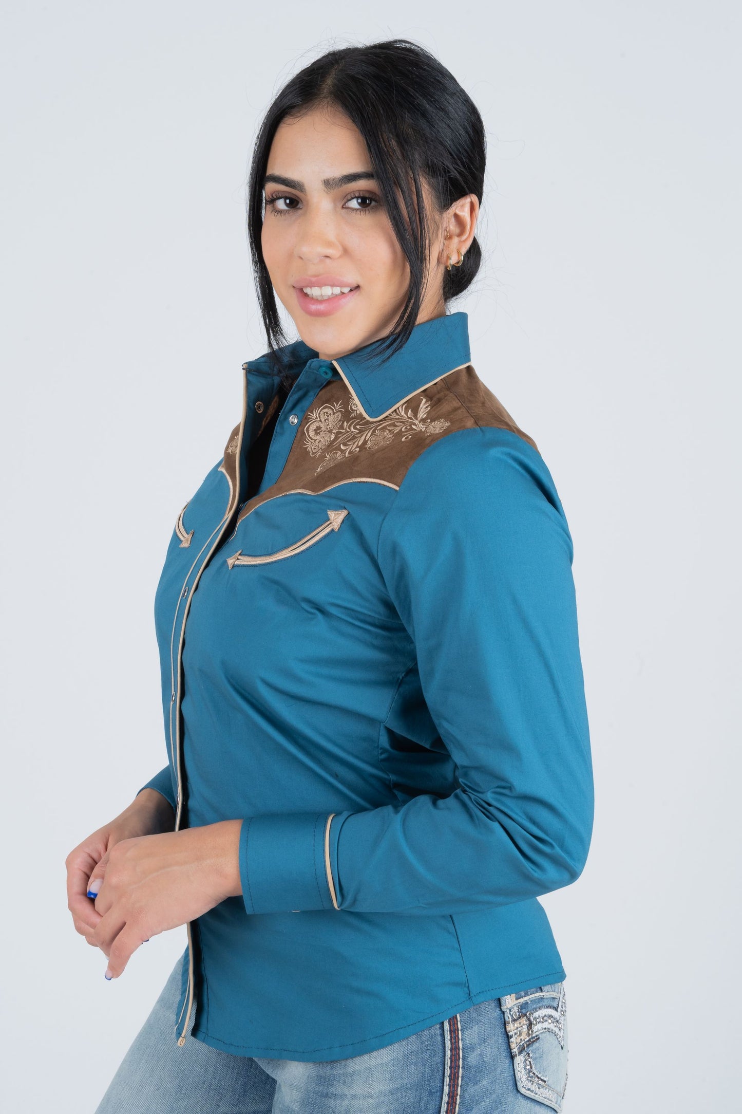 Ladies Cotton Blue Embroidery Western Shirt With Suede