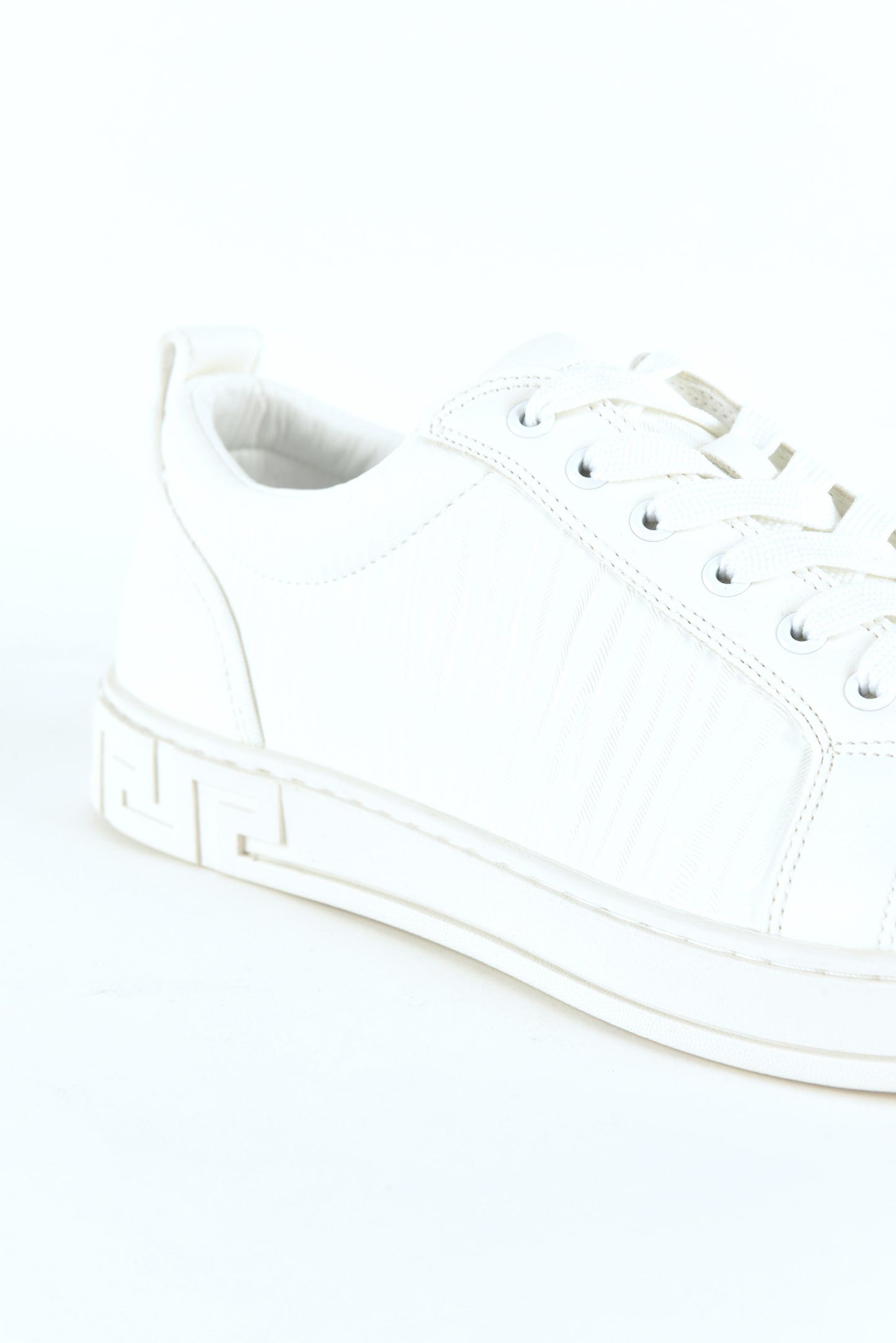 Mens Multi Fabric Low-Top Sneaker With Spikes