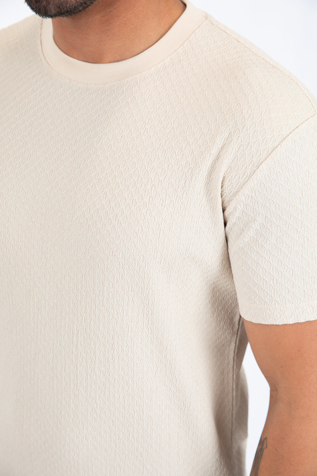 beige solid texture tee detail platini