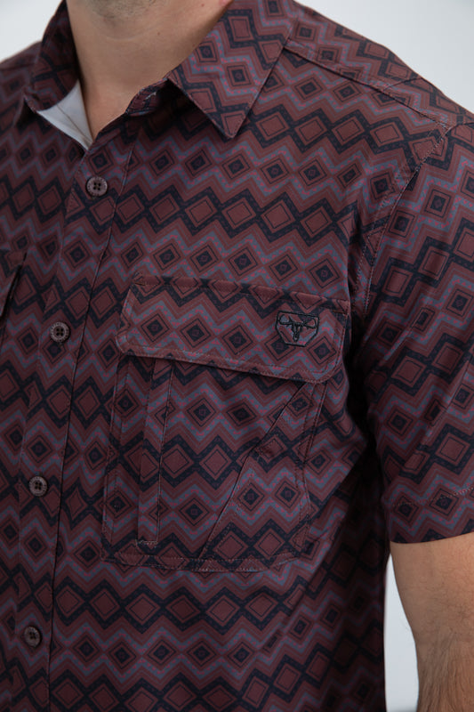 red chevron diamond performance shirt men platini close-up