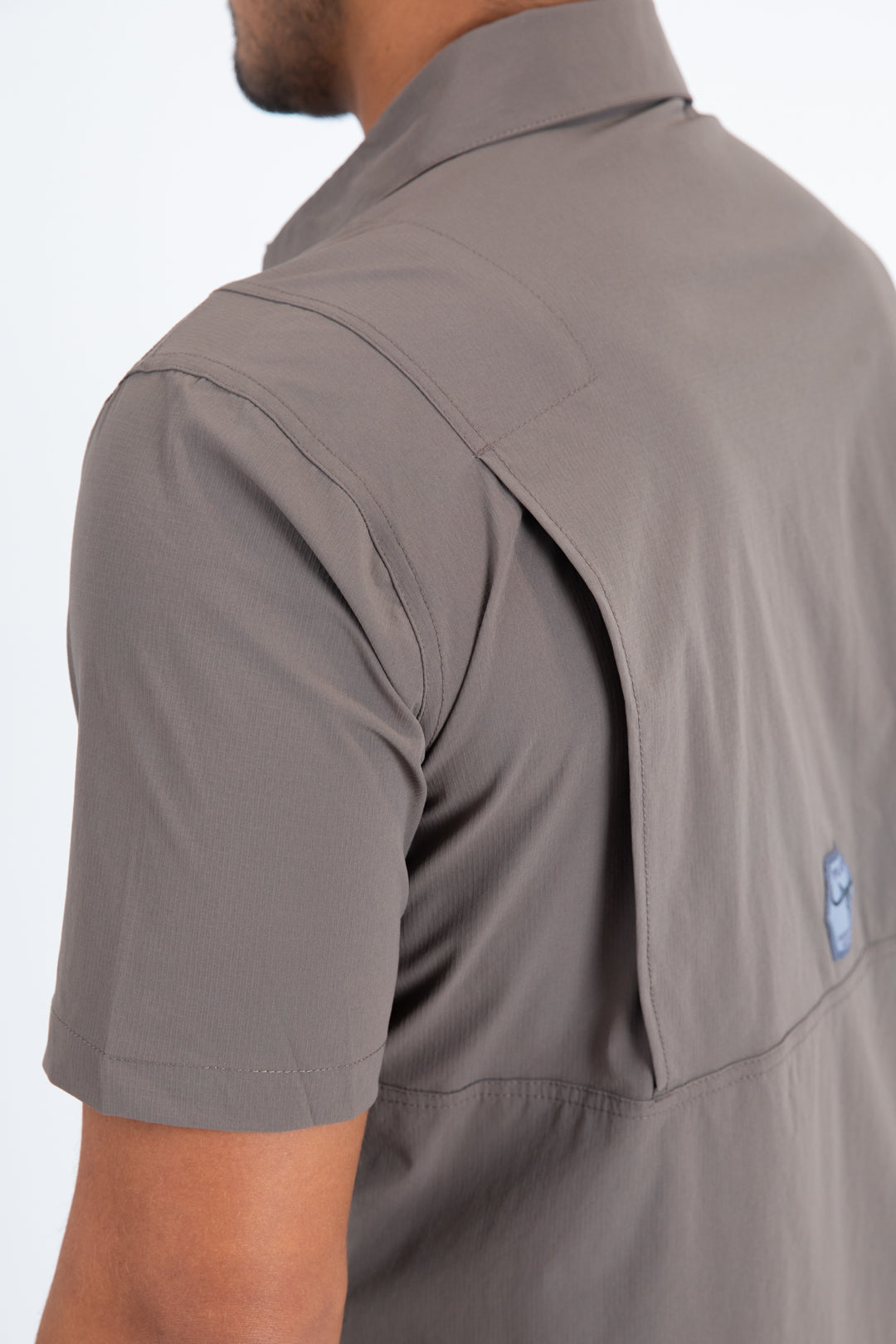 taupe portage performance shirt men platini detail