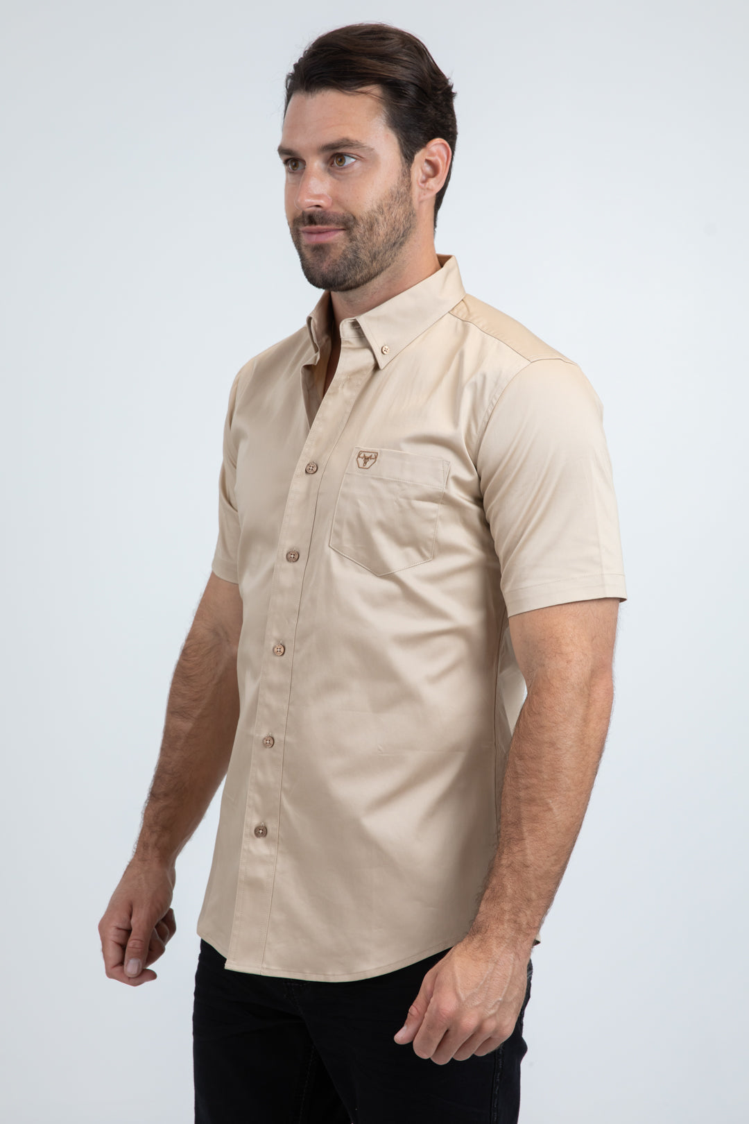 Men’s Single Pocket Logo Modern Fit Stretch Beige Short Sleeve Shirt