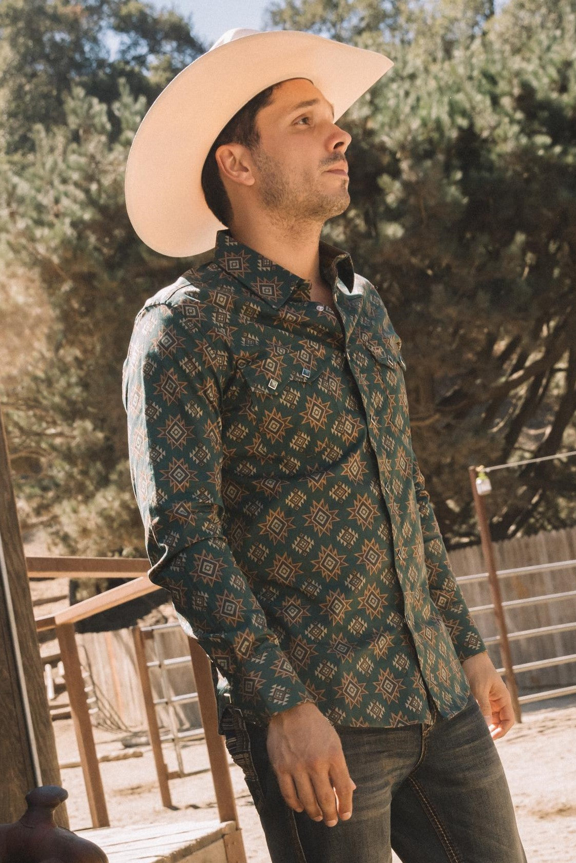 Mens Western Modern Fit Cotton/Spandex Long Sleeve Green Shirt with Snaps