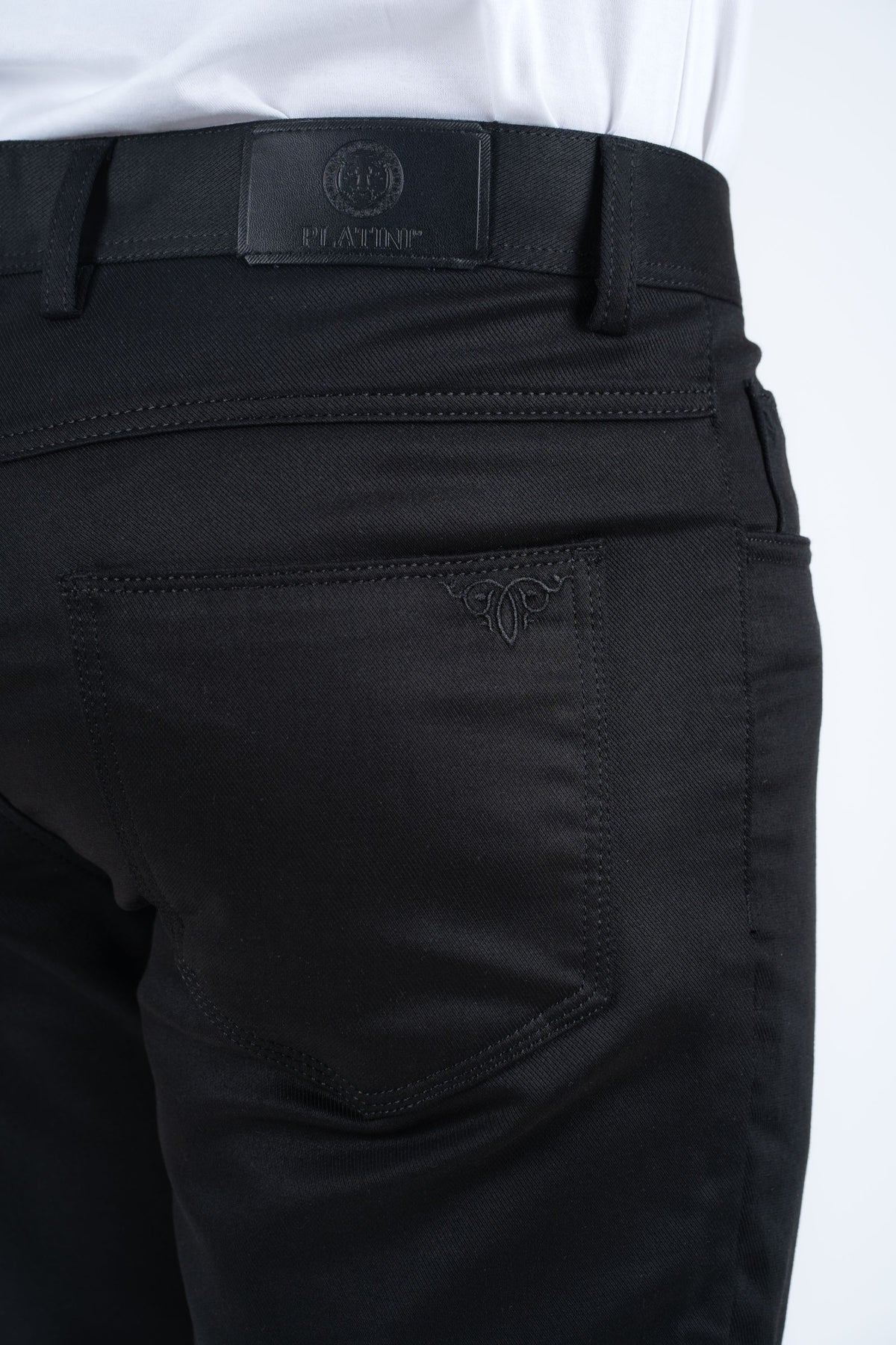 black fenton scroll relaxed fit pant men platini detail-3